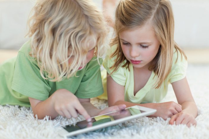 Психика здорового ребенка и современные технологии: как телефоны и планшеты влияют на детское развитие