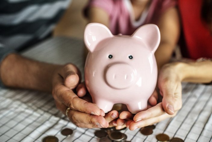 Финансовая социализация: как научить ребенка обращаться с деньгами